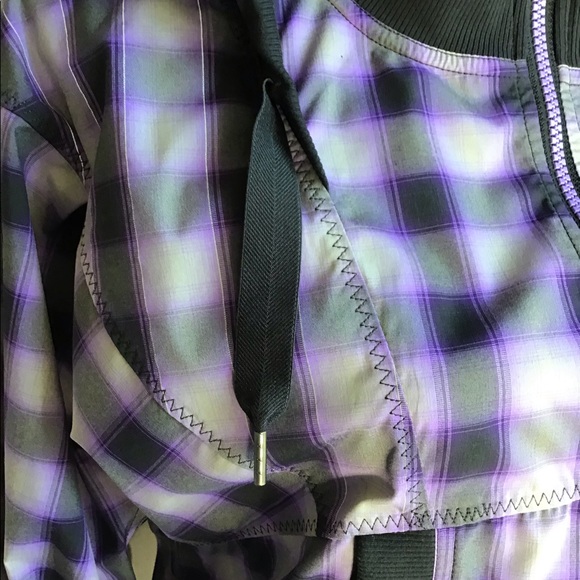 Lululemon hooded pullover with kangaroo pouch - Picture 6 of 12